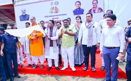 କଟକ ଠାରେ ଆୟୋଜିତ ରାଜ୍ୟସ୍ତରୀୟ କୃଷକ ଦିବସ ଅବସରରେ ମୁଖ୍ୟମନ୍ତ୍ରୀ ଶ୍ରୀ ମୋହନ ଚରଣ ମାଝୀ ଉପସ୍ଥିତ ଅଛନ୍ତି |