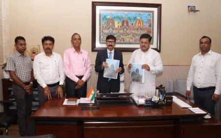 ଆଇନ ମନ୍ତ୍ରୀଙ୍କୁ ଲିଙ୍ଗରାଜ ମନ୍ଦିର ସତ୍ତ୍ୱଲିପି କମିଟି ପକ୍ଷରୁ ଦ୍ୱିତୀୟ ଅନ୍ତରିଣ ରିପୋର୍ଟ...