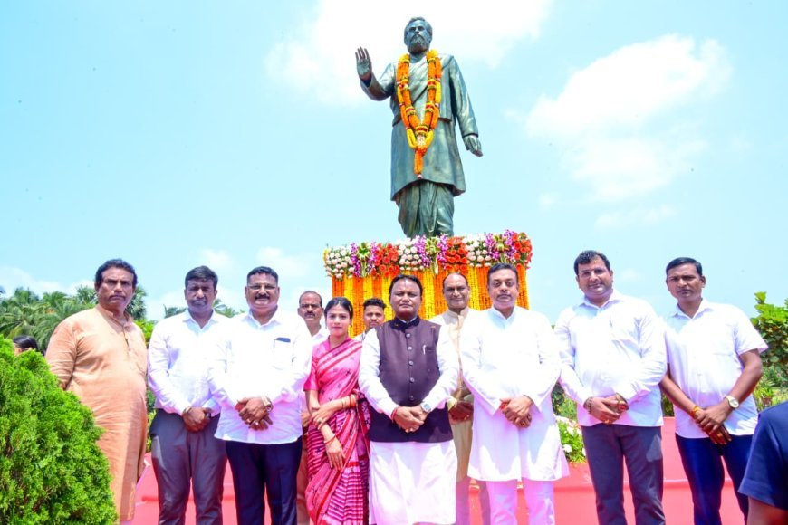 ଉତ୍କଳମଣିଙ୍କ ଜନ୍ମପୀଠରେ ମୁଖ୍ୟମନ୍ତ୍ରୀ ମୋହନ ଚରଣ ମାଝୀ ପାଳନ କଲେ "ଓଡ଼ିଶା ଦିବସ ୨୦୨୬"...