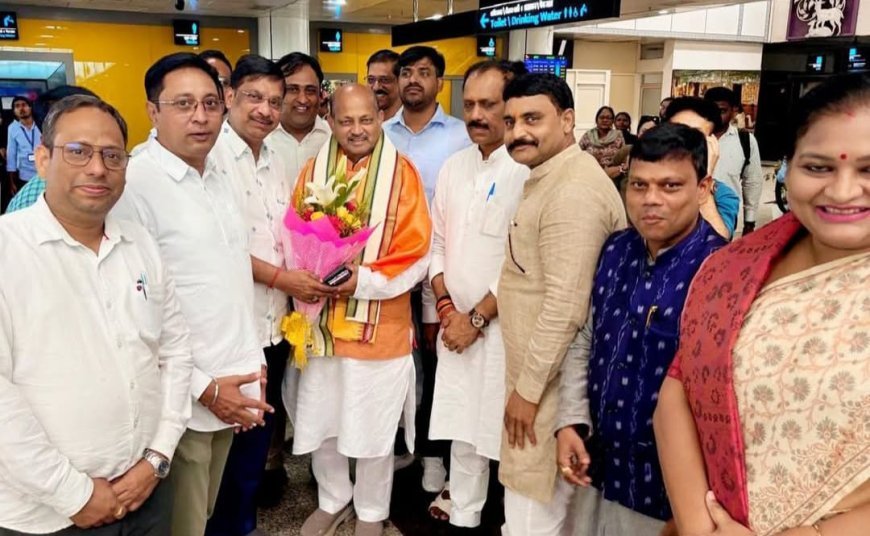 BJP Odisha ର ଯଶସ୍ବୀ ରାଜ୍ୟ ସଭାପତି ଶ୍ରୀ Manmohan Samal ରାଜ୍ୟସଭା ସାଂସଦ ଭାବେ ସଂସଦରେ ଶପଥ ଗ୍ରହଣ କରି ଆଜି ଓଡିଶା ପ୍ରତ୍ୟାବର୍ତ୍ତନ କରିଛନ୍ତି