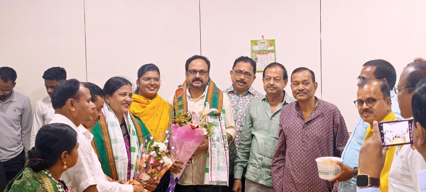 ନବ ନିଯୁକ୍ତ ସଂସଦୀୟ ଦଳର ନେତା ଓ ଚିଫ ହୁଇପ ଙ୍କୁ ଶଙ୍ଖ ଭବନରେ ସମ୍ଭର୍ଦ୍ଧନା...