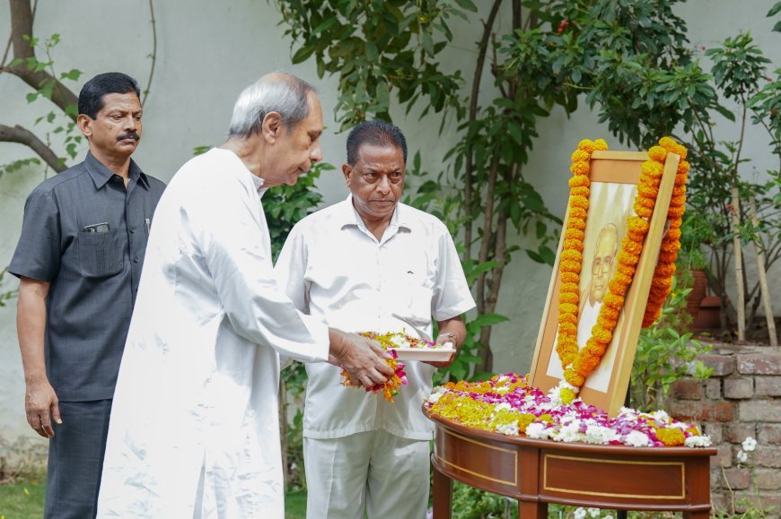 BJD president Naveen Pattnaik paying tributes to legendary Biju Babu in NewDelhi.