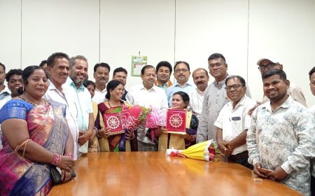 ବିଜୁ ଜନତା ଦଳ କାର୍ଯ୍ୟାଳୟରେ  ହିଞ୍ଜିଳିର ବେଲଗାଁ ଓ ପୋଚିଲିମାର ଦୁଇ ମହିଳା ସରପଞ୍ଚଙ୍କୁ ସମ୍ବର୍ଦ୍ଧିତ କଲେ ନବୀନ ପଟ୍ଟନାୟକ...