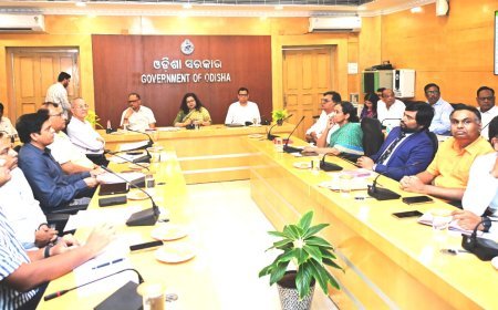 ମୁଖ୍ୟ ଶାସନ ସଚିବଙ୍କ ଅଧ୍ଯକ୍ଷତାରେ । ପାକ୍ ବାତ୍ୟା ପ୍ରସ୍ତୁତି ବୈଠକ