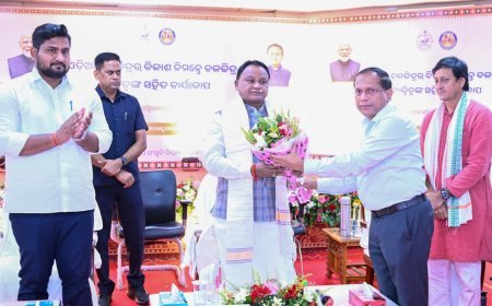 ଓଡ଼ିଆ ଚଳଚ୍ଚିତ୍ର ଜଗତର ବିଶିଷ୍ଟ ବ୍ୟକ୍ତିତ୍ୱମାନଙ୍କ ସହିତ ମୁଖ୍ୟମନ୍ତ୍ରୀଙ୍କ ମାନସ ମନ୍ଥନ...