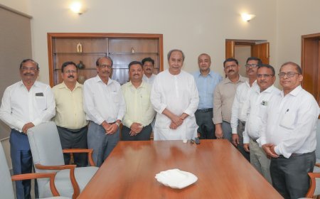 ନବୀନ ନିବାସରେ ବିଜେଡି ଲିଗାଲ୍ ଫ୍ରଣ୍ଟର ସଦସ୍ୟମାନେ ବିଜେଡି ସଭାପତି ଏବଂ ବିରୋଧୀ ଦଳ ନେତା ଶ୍ରୀ ନବୀନ ପଟ୍ଟନାୟକଙ୍କୁ ଭେଟୁଛନ୍ତି