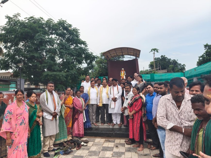 ବିଜେଡି ତରଫରୁ ପବିତ୍ର ରଘୁନାଥ ମୁର୍ମୁଙ୍କ ୧୨୧ ତମ ଜନ୍ମ ବାର୍ଷିକୀ...