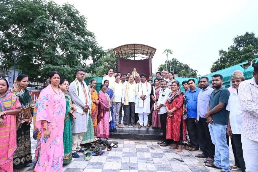 ଗୁରୁ ଗୋମ୍କେ ପଣ୍ଡିତ ରଘୁନାଥ ମୁର୍ମୁଙ୍କ ୧୨୧ତମ ଜୟନ୍ତୀରେ ବିଜୁ ଜନତା ଦଳର ଶ୍ରଦ୍ଧାଞ୍ଜଳି...