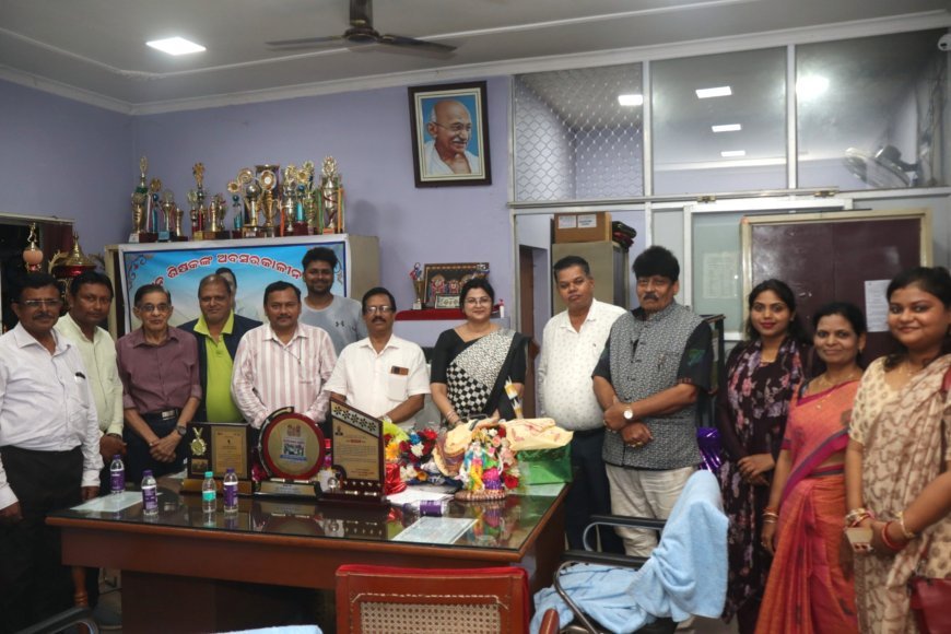 କ୍ୟାପିଟାଲ ହାଇସ୍କୁଲର ପ୍ରଧାନ ଶିକ୍ଷକଙ୍କ ଅବସର...