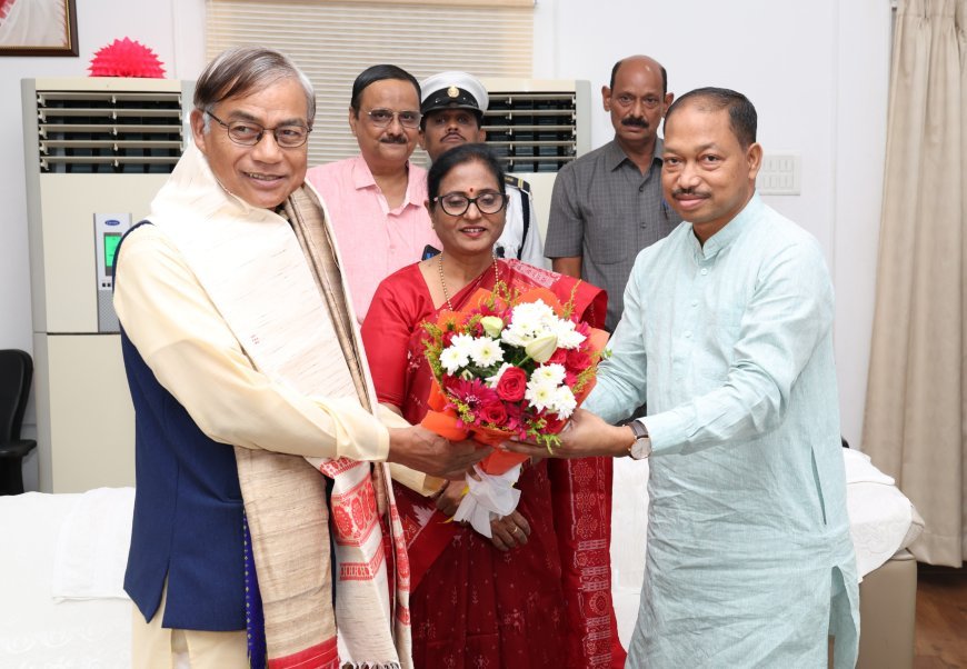 ତ୍ରିପୁରାର ବାଚସ୍ପତି ଶ୍ରୀ ରାମପଦ ଜମାଟିଆ ତାଙ୍କର ଓଡିଶା ଗସ୍ତ ଅବସରରେ ବାଚସ୍ପତି ଶ୍ରୀମତୀ ସୁରମା ପାଢ଼ୀଙ୍କୁ ସୌଜନ୍ୟ ମୂଳକ ସାକ୍ଷାତ କରୁଛନ୍ତି,