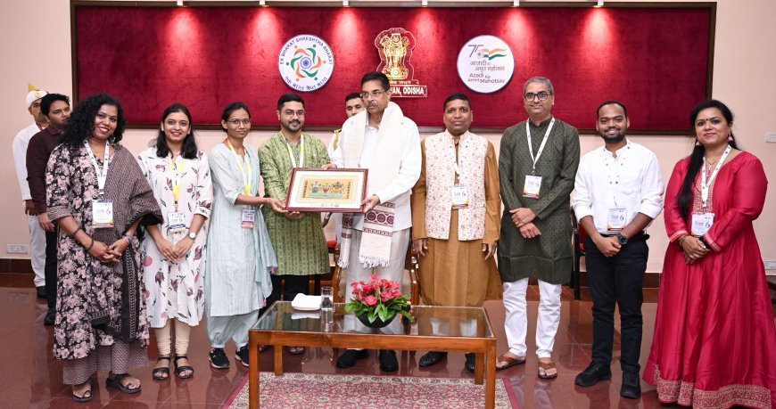 'ଯୁବ ସଙ୍ଗମ' ଛାତ୍ରଛାତ୍ରୀଙ୍କ ସହ ଭାବ ବିନିମୟ କଲେ ରାଜ୍ୟପାଳ...