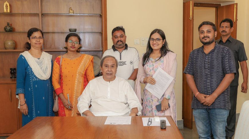 ନବୀନ ନିବାସରେ BLO ଦ୍ୱାରା ଦିଆଯାଇଥିବା SIR ଗଣନା ଫର୍ମ ଗ୍ରହଣ ଏବଂ ସ୍ୱାକ୍ଷର କରୁଛନ୍ତି ମାନ୍ୟବର ବିରୋଧୀ ଦଳ ନେତା ଶ୍ରୀ ନବୀନ ପଟ୍ଟନାୟକ