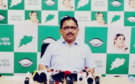 ପ୍ରଥମରୁ ଅଷ୍ଟମ ଶ୍ରେଣୀ ପର୍ଯ୍ୟନ୍ତ ନୂଆ ପାଠ୍ୟ ପୁସ୍ତକରେ ମାଳ ମାଳ ଭୁଲ୍ ଥିବା ନେଇ ବିଜେଡି ର ସାମ୍ବାଦିକ ସମିଳନୀ...