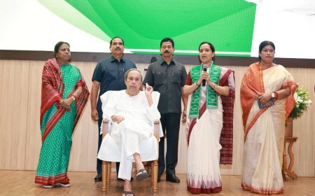 ବିଜେଡି ସୁପ୍ରିମୋ ନବୀନ ପଟନାୟକଙ୍କ ଉପସ୍ଥିତିରେ ଦଳରେ ମିଶିଲେ କାର୍ତ୍ତିକ ପାଣ୍ଡିଆନଙ୍କ ଧର୍ମପତ୍ନୀ ଶ୍ରୀମତୀ ସୁଜାତା ପାଣ୍ଡିଆନ