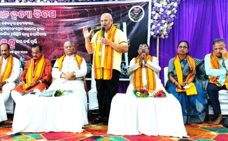 ଜରୁରୀକାଳିନ ପରିସ୍ଥିତିକୁ ନେଇ “ସମ୍ବିଧାନ ହତ୍ୟା ଦିବସ” ପାଳିତ...