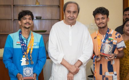 ଜୁନ୍ ୨୦୨୬ରେ ତୁର୍କୀରେ ଅନୁଷ୍ଠିତ ବିଶ୍ୱ ଦକ୍ଷତା କ୍ରୀଡ଼ା ଯୁବ କ୍ରୀଡ଼ାରେ ଅଂଶଗ୍ରହଣ କରିଥିବା କଳାହାଣ୍ଡି ଏବଂ ଢେଙ୍କାନାଳର ପାରା ଆଥଲେଟ୍ ଆକାଶ ରଞ୍ଜନ ମୁଣ୍ଡ ଏବଂ ବିଭାସିନ୍ଧୁ ବାରିକଙ୍କୁ ସମ୍ବର୍ଦ୍ଧିତ କରୁଛନ୍ତି ବିରୋଧୀ ଦଳର ନେତା ଶ୍ରୀ ନବୀନ ପଟ୍ଟନାୟକ।