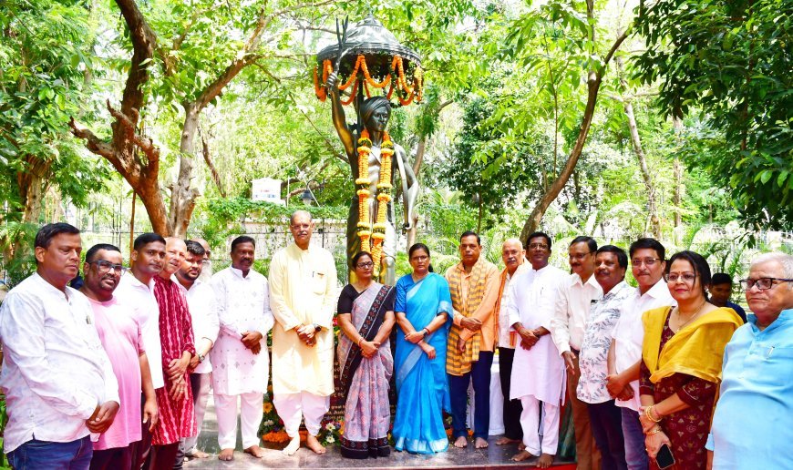 ସୂଚନା ଓ ଲୋକସମ୍ପର୍କ ବିଭାଗ ତରଫରୁ ଶହୀଦ ବିର୍ସା ମୁଣ୍ଡାଙ୍କ ଶ୍ରାଦ୍ଧଦିବସ ଅବସରରେ ଶ୍ରଦ୍ଧାଞ୍ଜଳି...