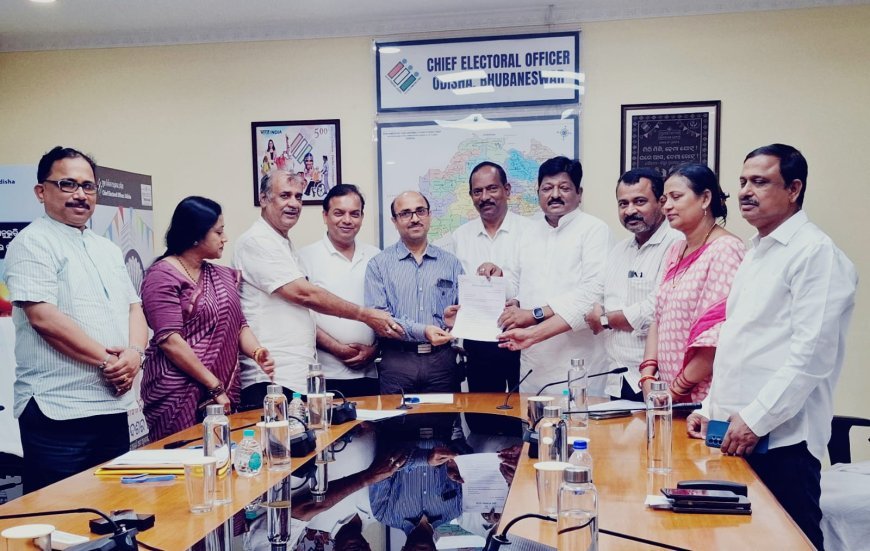 ମୁଖ୍ୟ ନିର୍ବାଚନ ଅଧିକାରୀଙ୍କ ସହ ସାକ୍ଷାତ କଲା ବିଜେଡି ପ୍ରତିନିଧି ମଣ୍ଡଳୀ...