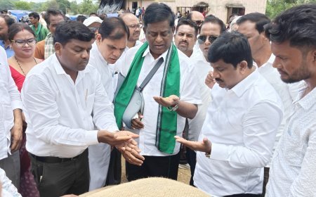 ନୂଆପଡା ଜିଲ୍ଲା,ଜଡମୁଣ୍ଡା ଗ୍ରାମରେ ମୃତ ଚାଷୀଙ୍କ ଘରେ,ଶ୍ରୀ ସଞ୍ଜୟ ଦାସବର୍ମାଙ୍କ ନେତୃତ୍ୱ ରେ ବିଜେଡି ଟିମ