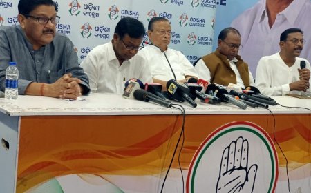 କଂଗ୍ରସ ଭବନରେ ଅନୁଷ୍ଠିତ ସାମ୍ବାଦିକ ସମିଳନୀରେ ସଭାପତି ତ୍ରୟ, ନିରଞ୍ଜନ ପଟନାୟକ, ଜୟଦେବ ଜେନା, ଭକ୍ତ ଚରଣ ଦାସ ଙ୍କ ସହ ରାମଚନ୍ଦ୍ର କଡାମ...