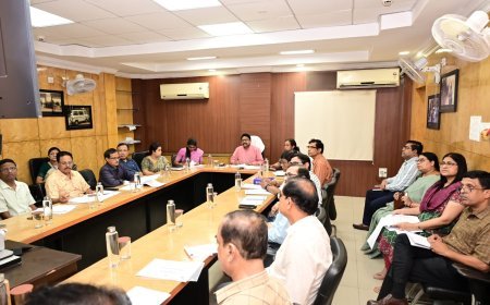 ଲୋକସେବା ଭବନ ସ୍ଥିତ ସ୍ୱାସ୍ଥ୍ୟ ଏବଂ ପରିବାର କଲ୍ୟାଣ ବିଭାଗର ସମ୍ମିଳନୀ କକ୍ଷରେ ନର୍ସିଂ କଲେଜ ପ୍ରତିଷ୍ଠା ଏବଂ ଜନସ୍ୱାସ୍ଥ୍ୟ ସମ୍ବନ୍ଧୀୟ ଏକ ଗୁରୁତ୍ୱପୂର୍ଣ୍ଣ ବୈଠକ...