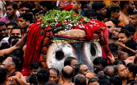ବର୍ଷାରେ ଭକ୍ତ ଓଦା, ବଡ଼ ଦାଣ୍ଡ ଓଦାରେ ପ୍ରଭୁ ମଧ୍ୟ ଓଦା...