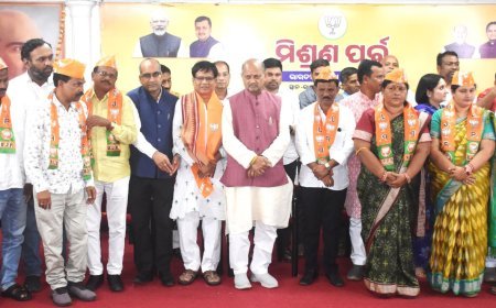 ବିଜେପି ରାଜ୍ୟ କାର୍ଯ୍ୟାଳୟରେ ଅନ୍ୟାନ୍ୟ ଦଳର ନେତା ଓ କର୍ମୀଙ୍କ  ବିଜେପି ରେ ମିଶ୍ରଣ