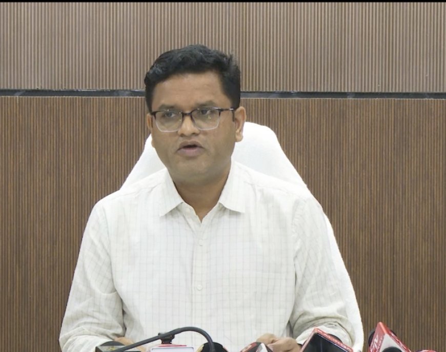 “ଛାତ୍ରଛାତ୍ରୀଙ୍କୁ ସମ୍ପୂର୍ଣ ତ୍ରୁଟି ଶୂନ୍ୟ ନୂତନ ପାଠ୍ୟପୁସ୍ତକ ଯୋଗାଇ ଦେବା ପାଇଁ ସରକାରଙ୍କ ନିଷ୍ପତି”...
