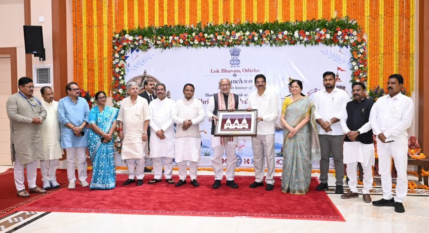 ମାନ୍ୟବର ଉପ-ରାଷ୍ଟ୍ରପତିଙ୍କ ସମ୍ମାନାର୍ଥେ ଲୋକଭବନରେ ଔପଚାରିକ ଭୋଜି ଆୟୋଜିତ...