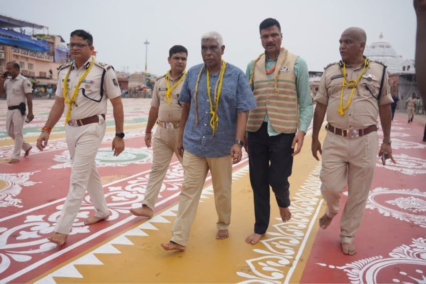 ଓଡିଶା ମୁଖ୍ୟମନ୍ତ୍ରୀଙ୍କ ମୁଖ୍ୟ ପରାମର୍ଶଦାତା ଅବସରପ୍ରାପ୍ତ ଡିଜିପି ଶ୍ରୀ ପ୍ରକାଶ ମିଶ୍ର (ମଧ୍ୟରେ) ପୁରୀରେ ରଥଯାତ୍ରା 2026 ପାଇଁ ସୁରକ୍ଷା,