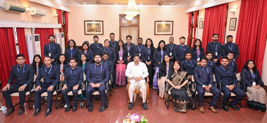 ୨୦୨୩ ବ୍ୟାଚ ଓଏଏସ୍ ପ୍ରଶିକ୍ଷାର୍ଥୀଙ୍କ ସହିତ ଭାବ ବିନିମୟ କଲେ ରାଜ୍ୟପାଳ...