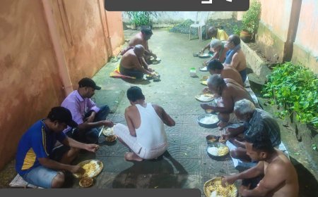 ଏକ ବଦାନ୍ୟ ମହିଳାଙ୍କ ସହାୟତାରେ ପ୍ରଦତ୍ତ ଏକ ପଂକ୍ତି ଭୋଜନରେ ଆପୟିତ ଅଛନ୍ତି "ଆନନ୍ଦ ଆଶ୍ରୟ" ର ଅନ୍ତେବାସୀଗଣ |
