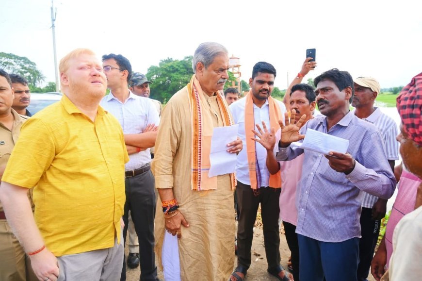 ମାନ୍ୟବର ଉପମୁଖ୍ୟମନ୍ତ୍ରୀ ଶ୍ରୀ କନକ ବର୍ଦ୍ଧନ ସିଂହଦେଙ୍କ ସହିତ ଶିଳ୍ପମନ୍ତ୍ରୀ ସମ୍ପଦ ଚନ୍ଦ୍ର ସ୍ୱାଇଁ ଜଗତସିଂହପୁର ଜିଲ୍ଲା  ବନ୍ୟାଞ୍ଚଳ ପରିଦର୍ଶନ ଓ କ୍ଷୟକ୍ଷତି ଅନୁଧ୍ୟାନ କରୁଛନ୍ତି