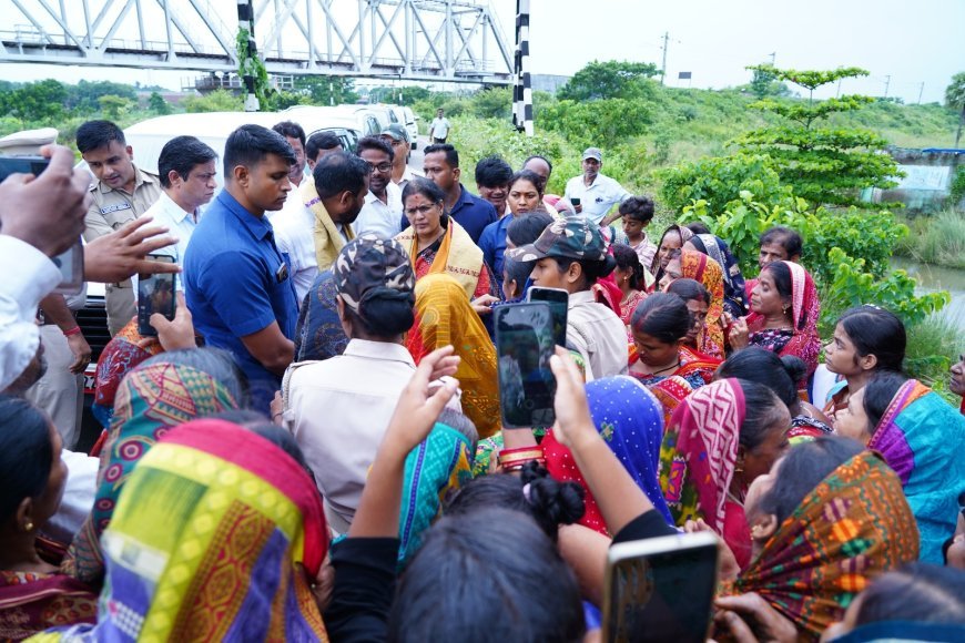 ମାନ୍ୟବର ଉପମୁଖ୍ୟମନ୍ତ୍ରୀ ଶ୍ରୀମତୀ ପ୍ରଭାତୀ ପରିଡ଼ା  ଯାଜପୁର ଜିଲ୍ଲାର ବିଭିନ୍ନ ବନ୍ୟା ପ୍ରଭାବିତ ଅଞ୍ଚଳ ପରିଦର୍ଶନ କରଛନ୍ତି