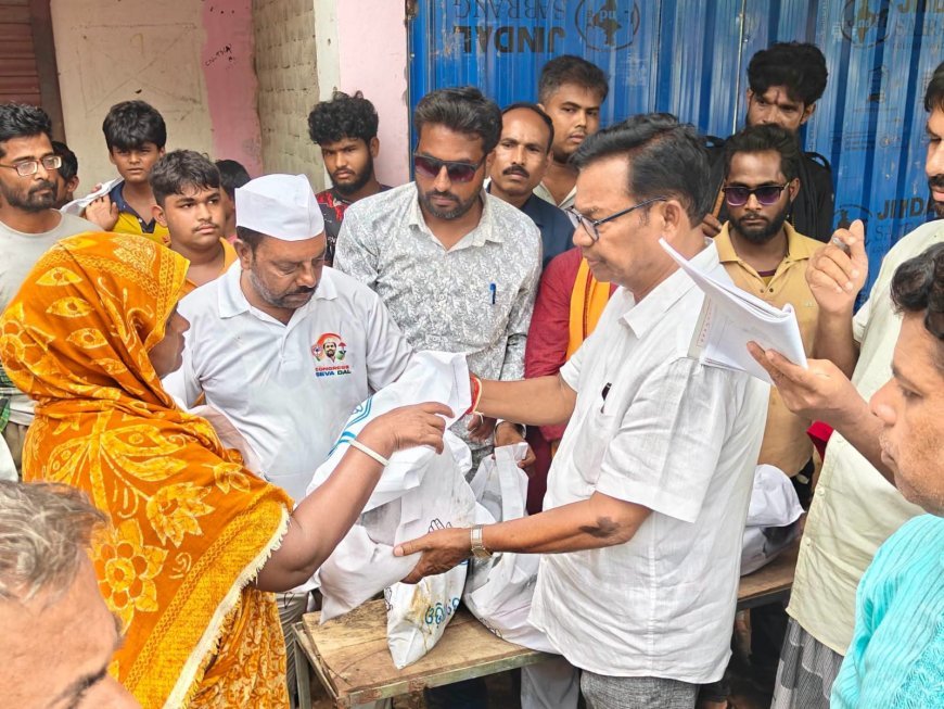 ଦଶରଥପୁରରେ  କଂଗ୍ରସ ତରଫରୁ ରିଲିଫ ବାଣ୍ଟିଲେ ଓପିସିସି ସଭାପତି ଭକ୍ତ ଚରଣ ଦାସ...
