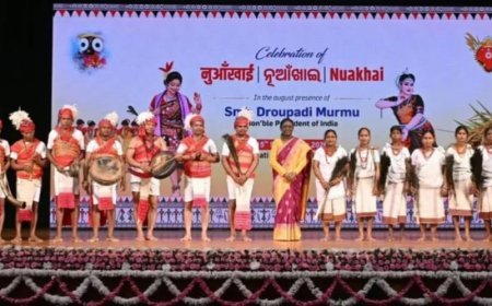 ନୂଆଖାଇ ଭେଟଭାଟରେ ରାଷ୍ଟ୍ରପତିଙ୍କ ସହିତ ଲାଞ୍ଜୁଆ ସଉରା ସାଂସ୍କୃତିକ ଦଳ...