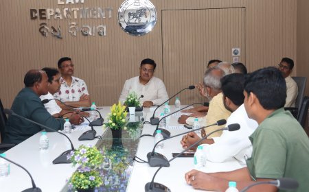 ସୁଆର ନିଯୋଗ କର୍ମକର୍ତ୍ତାଙ୍କ ସହ ମନ୍ତ୍ରୀ ପୃଥ୍ୱୀରାଜ ହରିଚନ୍ଦନଙ୍କ ଆଲୋଚନା...