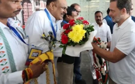 ଇନ୍ଦୋର ଏଆରପୋର୍ଟ ରେ ରାହୁଲ ଗାନ୍ଧୀ ଜବରଦସ୍ତ ସ୍ୱାଗତ ଅପେକ୍ଷାରେ ଜନତା