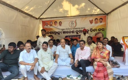 ଜ୍ଞାନେଶ କୁମାରଙ୍କ ବହିଷ୍କାର ଦାବୀରେ କଂଗ୍ରେସର ଅହୋରାତ୍ର ଧାରଣାର ତୃତୀୟ ଦିବସ...