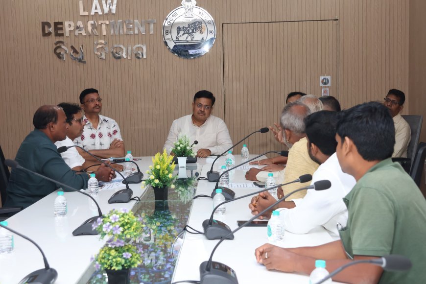 ସୁଆର ନିଯୋଗ କର୍ମକର୍ତ୍ତାଙ୍କ ସହ ମନ୍ତ୍ରୀ ପୃଥ୍ୱୀରାଜ ହରିଚନ୍ଦନଙ୍କ ଆଲୋଚନା...