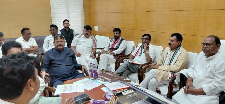ବିଧାନସଭା CLP ବୈଠକରେ ପ୍ରଭାରୀ ଲାଲଜୀ ଦେଶାଇ, ଓପିସିସି ସଭାପତି ଭକ୍ତ ଚରଣ ଦାସ, CLP ନେତା ରାମଚନ୍ଦ୍ର କାଡ଼ାମ ଏବଂ ସମସ୍ତ କଂଗ୍ରେସ ବିଧାୟକଗଣଙ୍କ ବିଚାର ବିମର୍ଶ l