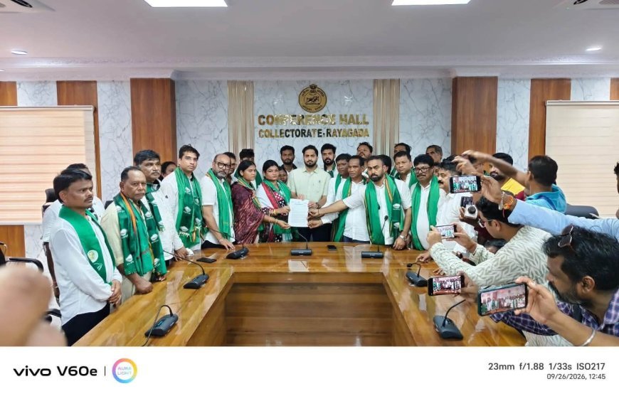 Members of the Newly constituted BJD State Minority cell ,meeting Bjd president Sri Naveen patnaik. at Naveen Nivas.