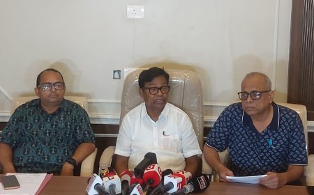 ଏସଆଇଆର ମହାବିଭ୍ରାଟ ଭଳି ଘଡ଼ିସନ୍ଧି ମୁହୂର୍ତ୍ତରେ ସନ୍ଥ ଗୋପାଲନଙ୍କ ଭଳି ଜଣେ ସଚ୍ଚୋଟ ଓ ଜ୍ଞାନୀ ଅଫିସରଙ୍କ ସ୍ବେଛାକୃତ ଅବସର ଅପିଲ ଘୋର ସନ୍ଦେହ ସୃଷ୍ଟି କରୁଛି : ଭକ୍ତ...