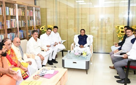 ପୁରୀର ମଠାଧୀଶମାନେ ମୁଖ୍ୟମନ୍ତ୍ରୀଙ୍କ ବାସଭବନରେ ମୁଖ୍ୟମନ୍ତ୍ରୀ ଶ୍ରୀ ମୋହନ ଚରଣ ମାଝୀଙ୍କୁ ଭେଟି ପୁରୀର ବିଭିନ୍ନ ମଠ ମନ୍ଦିରର ଉନ୍ନତିକରଣ ବିଷୟରେ ଆଲୋଚନା କରିଛନ୍ତି ।