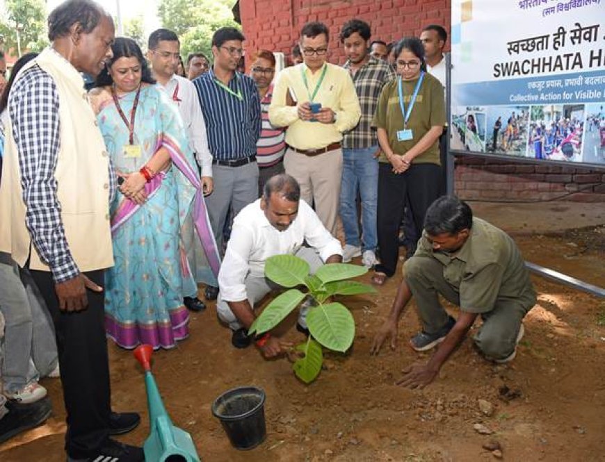 ଆଇଆଇଏମ୍‌ସିରେ ‘ସ୍ୱଚ୍ଛତା ହିଁ ସେବା’ କାର୍ଯ୍ୟକ୍ରମରେ ଅଂଶଗ୍ରହଣ କଲେ କେନ୍ଦ୍ର ରାଷ୍ଟ୍ରମନ୍ତ୍ରୀ ଡକ୍ଟର ଏଲ୍‌. ମୁରୁଗନ...