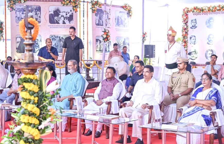 ଗାନ୍ଧୀ ଓ ଶାସ୍ତ୍ରୀ ଜୟନ୍ତୀ ଅବସରରେ ଜାତିର ଜନକ  ଓ ଲାଲ ବାହାଦୁର ଶାସ୍ତ୍ରୀଙ୍କୁ ଶ୍ରଦ୍ଧାଞ୍ଜଳି ଅର୍ପଣ କଲେ ରାଜ୍ୟପାଳ, ମୁଖ୍ୟମନ୍ତ୍ରୀ ଓ ବାଚସ୍ପତି...