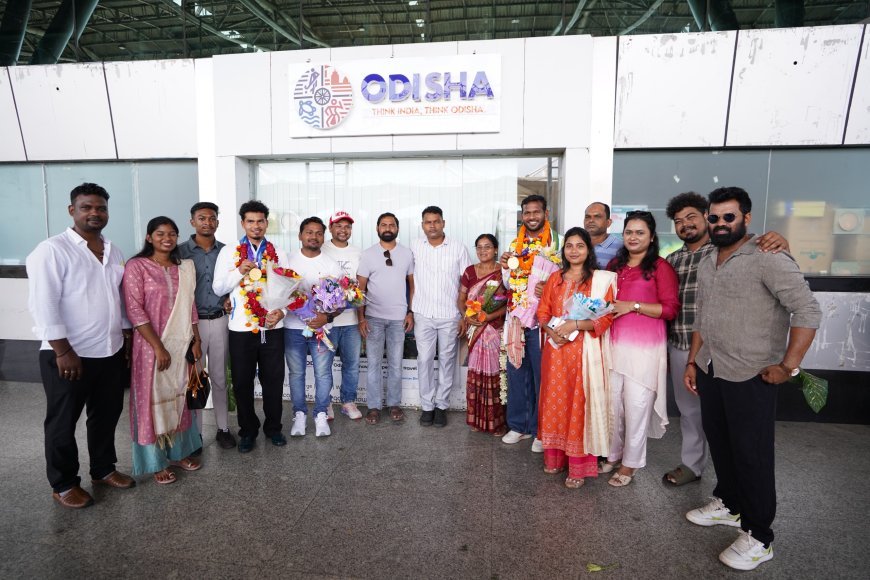 ଏସୀୟ କ୍ରୀଡ଼ା ସ୍ୱର୍ଣ୍ଣ ପଦକ ବିଜେତା ଅମିତ ରୋହିଦାସ ଓ ଶୀଳାନନ୍ଦ ଲାକ୍ରାଙ୍କୁ ସ୍ୱାଗତ କଲେ କ୍ରୀଡ଼ା ମନ୍ତ୍ରୀ ସୂର୍ଯ୍ୟବଂଶୀ ସୂରଜ...